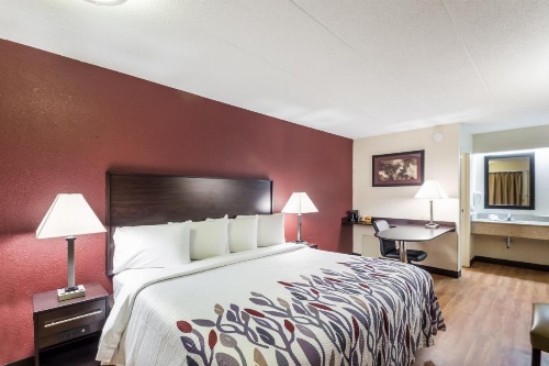 Red Roof Inn Milwaukee Airport image 12