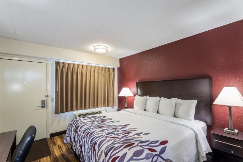 Red Roof Inn Milwaukee Airport image 15