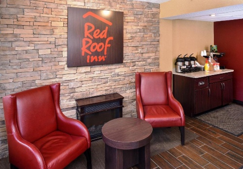 Red Roof Inn Milwaukee Airport image 24
