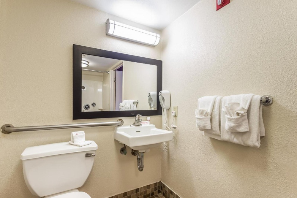 Red Roof Inn Milwaukee Airport Main image