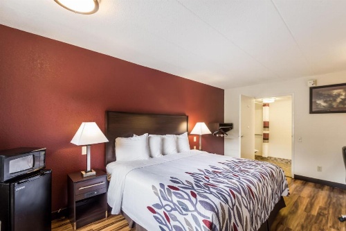 Red Roof Inn Milwaukee Airport image 30