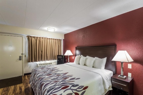 Red Roof Inn Milwaukee Airport image 31