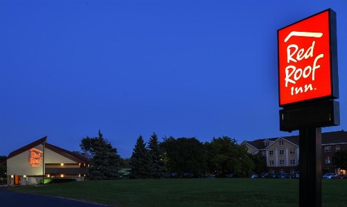 Red Roof Inn Milwaukee Airport image 6